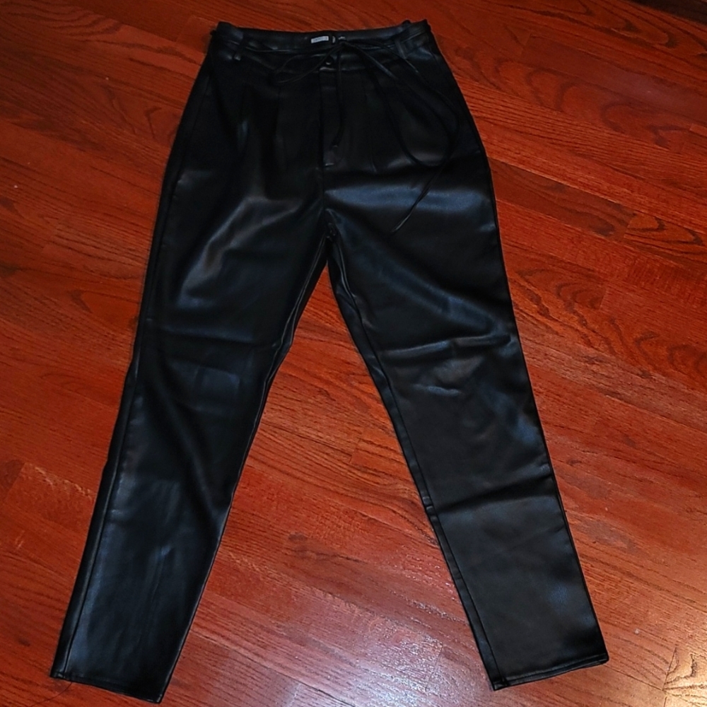 Womens vegan leather  black trousers. SZ 6 Missguided.